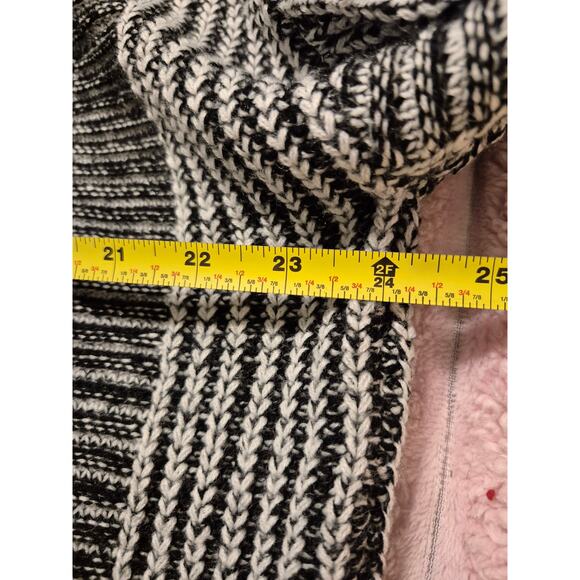 Cardigan Sweater from Amazon-Size Small but fits up to XL - Picture 5 of 5